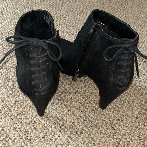 Bandolino Elegant Black Heeled Boots Sz 7.5 - Picture 2 of 5